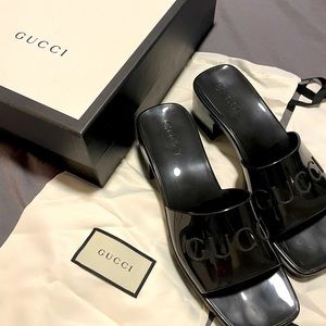 Size  7 / 37 GUCCI Black Rubber Logo Platform Slide Sandal